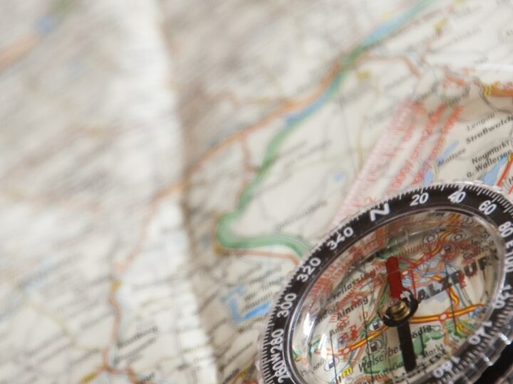 Med karta och kompass i handen – Tove världsbäst på Orientering