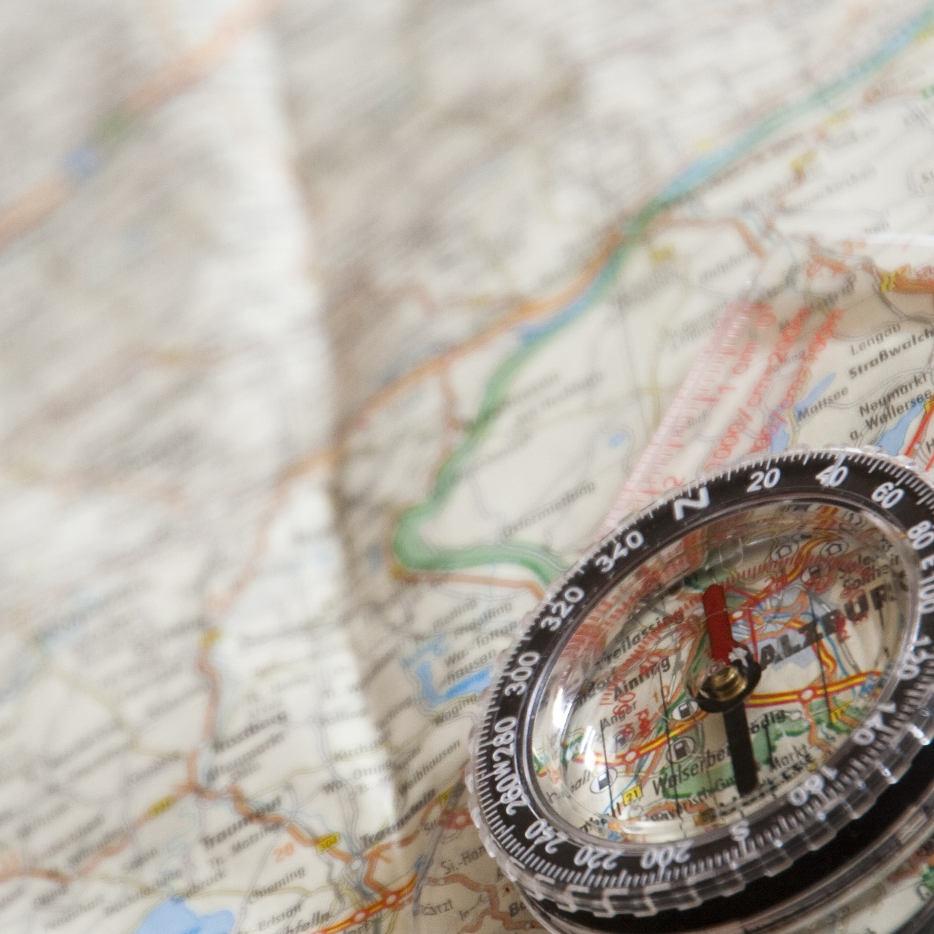 Med karta och kompass i handen – Tove världsbäst på Orientering